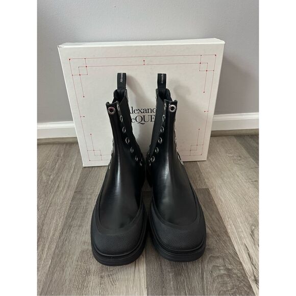NWT Alexander McQueen Leather Grommet Eyelet Detailed Chelsea Boots Black Sz 45